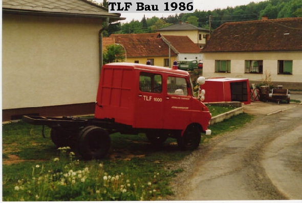 http://www.jormannsdorf.at/ff/bildergalerie/cache/vs_1986%20Autoweihe_Weihe004.jpg