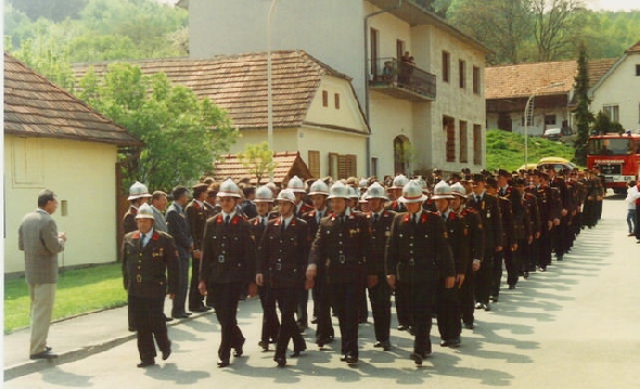 http://www.jormannsdorf.at/ff/bildergalerie/cache/vs_1992%20Autoweihe_Autoweihe002.jpg
