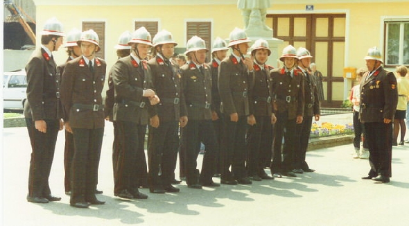 http://www.jormannsdorf.at/ff/bildergalerie/cache/vs_1992%20Autoweihe_Autoweihe003.jpg