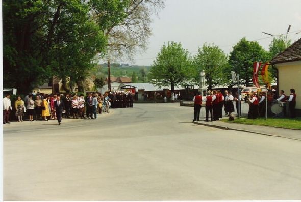http://www.jormannsdorf.at/ff/bildergalerie/cache/vs_1992%20Autoweihe_Autoweihe004.jpg