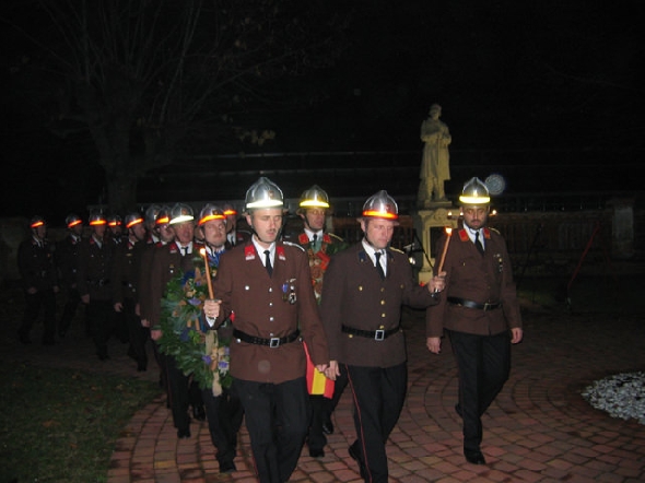 http://www.jormannsdorf.at/ff/bildergalerie/cache/vs_2004%20Allerheiligenfeier_allerheiligenfeier005.jpg
