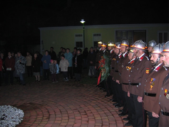 http://www.jormannsdorf.at/ff/bildergalerie/cache/vs_2004%20Allerheiligenfeier_allerheiligenfeier009.jpg