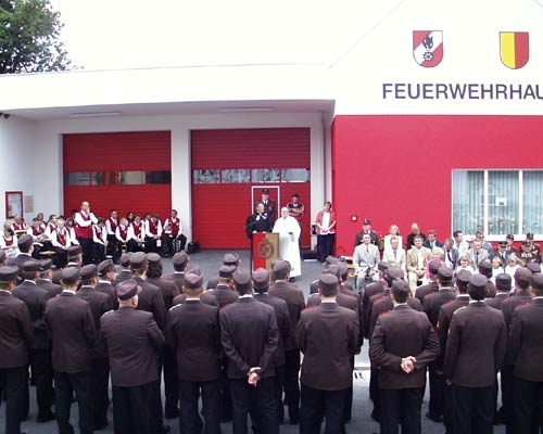http://www.jormannsdorf.at/ff/bildergalerie/cache/vs_2004%20Feuerwehrhausweihe%20in%20Aschau%20am_aschauffhaus002.jpg
