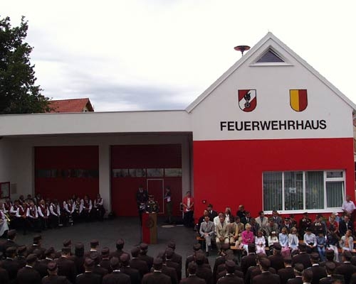 http://www.jormannsdorf.at/ff/bildergalerie/cache/vs_2004%20Feuerwehrhausweihe%20in%20Aschau%20am_aschauffhaus003.jpg