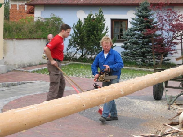http://www.jormannsdorf.at/ff/bildergalerie/cache/vs_2004%20Maibaumaufstellen_maibaum003.jpg