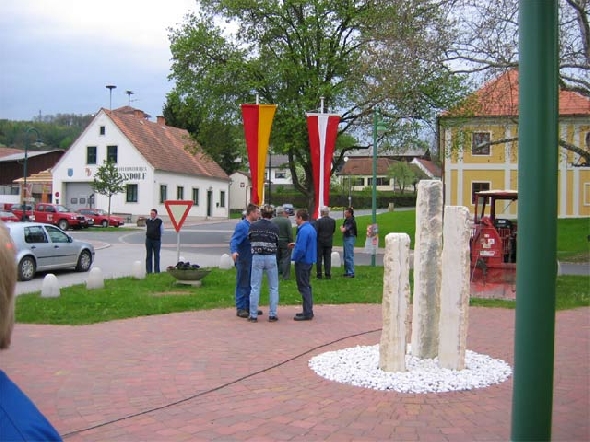 http://www.jormannsdorf.at/ff/bildergalerie/cache/vs_2004%20Maibaumaufstellen_maibaum005.jpg