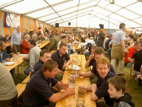 http://www.jormannsdorf.at/ff/bildergalerie/cache/vs_2004%20Pfingsfest%20Aschau_pfingstfest008.jpg