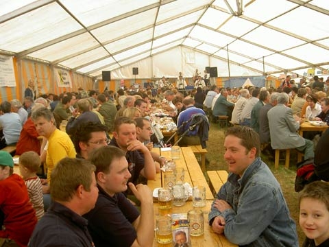 http://www.jormannsdorf.at/ff/bildergalerie/cache/vs_2004%20Pfingsfest%20Aschau_pfingstfest017.jpg