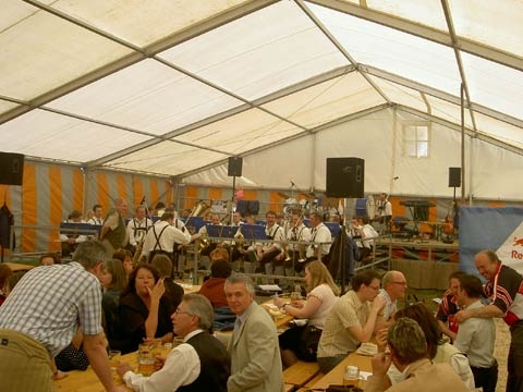 http://www.jormannsdorf.at/ff/bildergalerie/cache/vs_2004%20Pfingsfest%20Aschau_pfingstfest028.jpg
