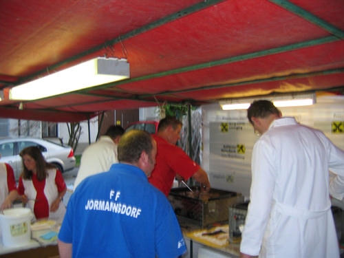 http://www.jormannsdorf.at/ff/bildergalerie/cache/vs_2005%20Daemmerschoppen%20FF%20Jormannsdorf_fest002.jpg