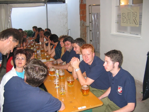 http://www.jormannsdorf.at/ff/bildergalerie/cache/vs_2005%20Daemmerschoppen%20FF%20Jormannsdorf_fest007.jpg