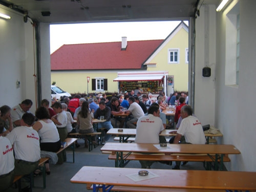 http://www.jormannsdorf.at/ff/bildergalerie/cache/vs_2005%20Daemmerschoppen%20FF%20Jormannsdorf_fest013.jpg