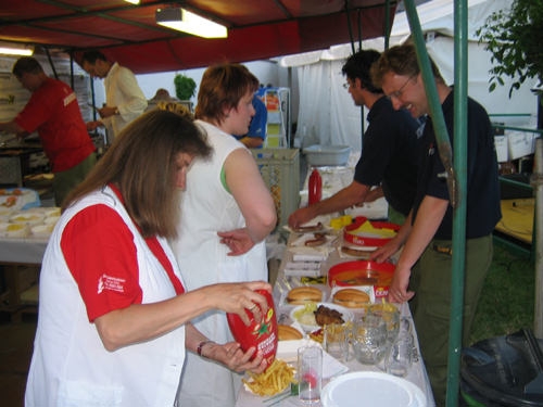http://www.jormannsdorf.at/ff/bildergalerie/cache/vs_2005%20Daemmerschoppen%20FF%20Jormannsdorf_fest024.jpg