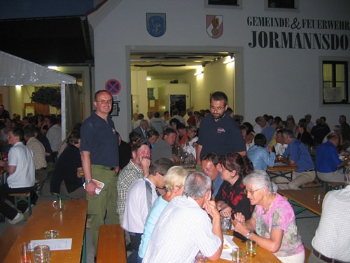 http://www.jormannsdorf.at/ff/bildergalerie/cache/vs_2005%20Daemmerschoppen%20FF%20Jormannsdorf_fest036.jpg