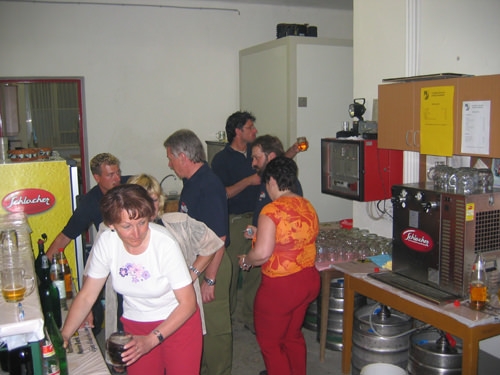 http://www.jormannsdorf.at/ff/bildergalerie/cache/vs_2005%20Daemmerschoppen%20FF%20Jormannsdorf_fest038.jpg