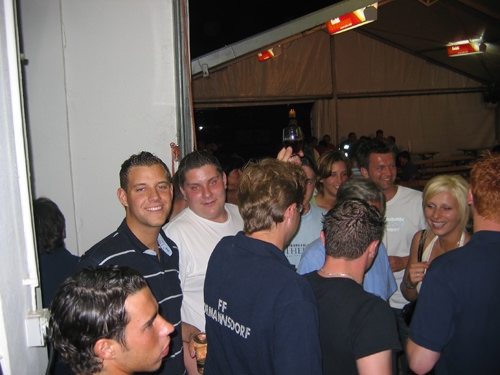 http://www.jormannsdorf.at/ff/bildergalerie/cache/vs_2005%20Daemmerschoppen%20FF%20Jormannsdorf_fest041.jpg