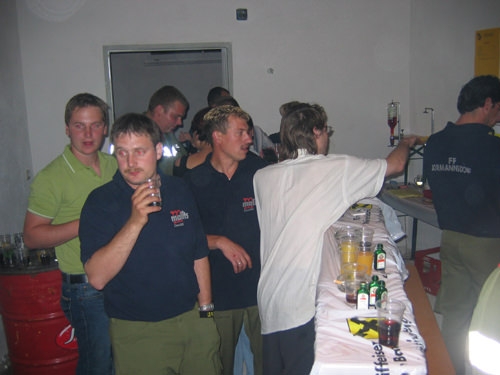 http://www.jormannsdorf.at/ff/bildergalerie/cache/vs_2005%20Daemmerschoppen%20FF%20Jormannsdorf_fest057.jpg