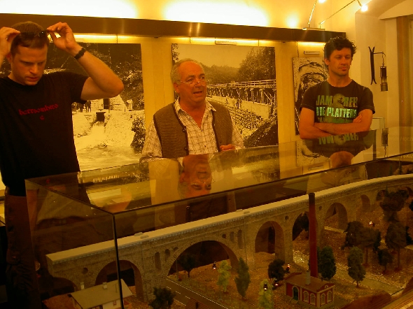 http://www.jormannsdorf.at/ff/bildergalerie/cache/vs_2007_08_25%20Feuerwehrausflug_PICT1864.JPG