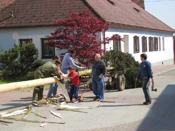 http://www.jormannsdorf.at/ff/bildergalerie/cache/vs_2008_04_26%20Maibaum_CANON%20101.jpg