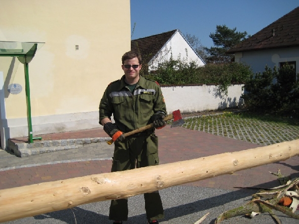 http://www.jormannsdorf.at/ff/bildergalerie/cache/vs_2008_04_26%20Maibaum_CANON%20104.jpg