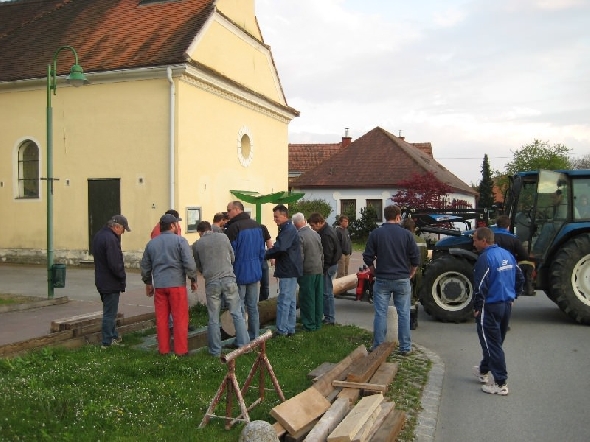 http://www.jormannsdorf.at/ff/bildergalerie/cache/vs_2008_04_26%20Maibaum_CANON%20115.jpg