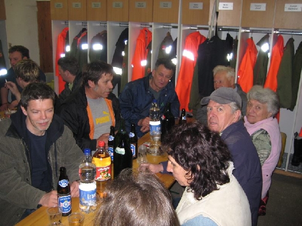 http://www.jormannsdorf.at/ff/bildergalerie/cache/vs_2008_04_26%20Maibaum_CANON%20151.jpg