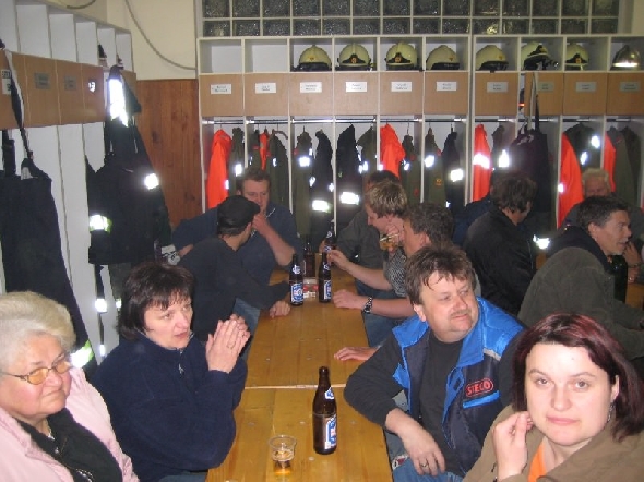 http://www.jormannsdorf.at/ff/bildergalerie/cache/vs_2008_04_26%20Maibaum_CANON%20153.jpg