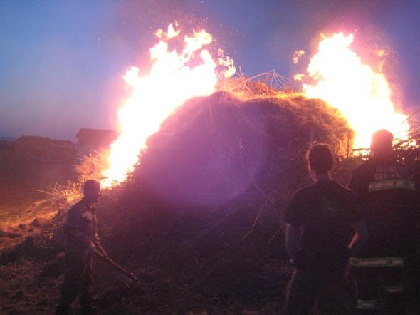 http://www.jormannsdorf.at/ff/bildergalerie/cache/vs_2009_04_11%20Osterfeuer_FF%20145.jpg
