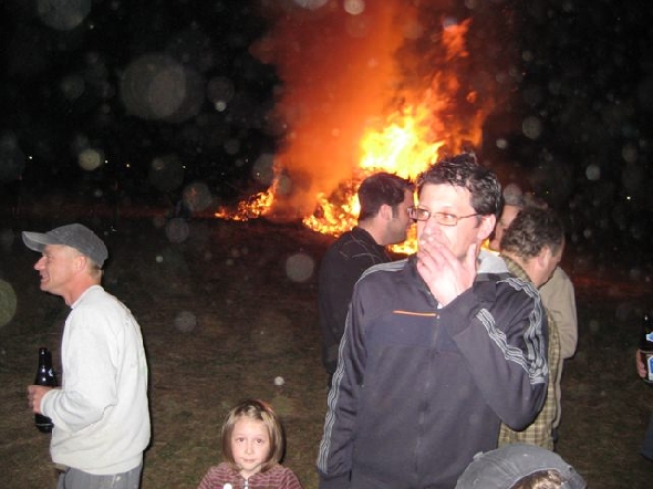 http://www.jormannsdorf.at/ff/bildergalerie/cache/vs_2009_04_11%20Osterfeuer_FF%20147.jpg