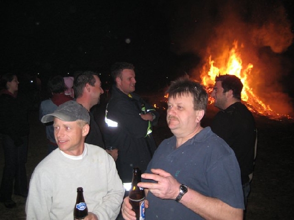 http://www.jormannsdorf.at/ff/bildergalerie/cache/vs_2009_04_11%20Osterfeuer_FF%20155.jpg