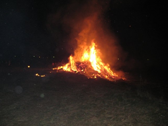 http://www.jormannsdorf.at/ff/bildergalerie/cache/vs_2009_04_11%20Osterfeuer_FF%20156.jpg