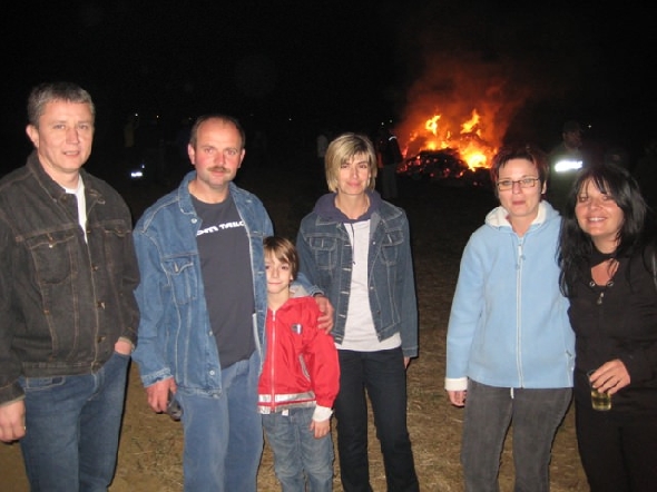 http://www.jormannsdorf.at/ff/bildergalerie/cache/vs_2009_04_11%20Osterfeuer_FF%20162.jpg