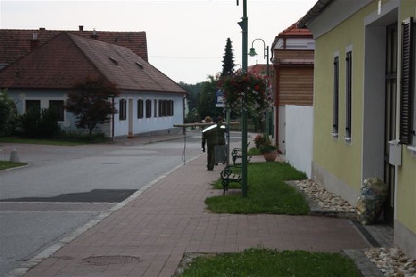 http://www.jormannsdorf.at/ff/bildergalerie/cache/vs_2009_07_15%20Batthyany%20Keller%20Storchennest_IMG_1504.jpg