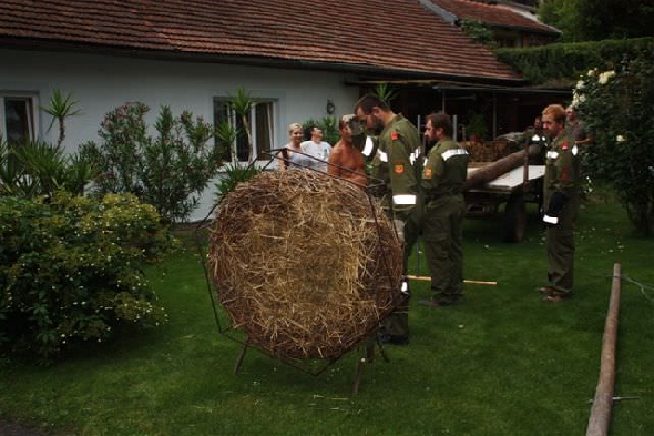 http://www.jormannsdorf.at/ff/bildergalerie/cache/vs_2009_07_15%20Batthyany%20Keller%20Storchennest_IMG_1510.jpg
