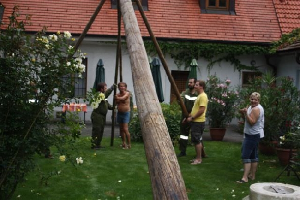 http://www.jormannsdorf.at/ff/bildergalerie/cache/vs_2009_07_15%20Batthyany%20Keller%20Storchennest_IMG_1519.jpg