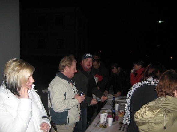 http://www.jormannsdorf.at/ff/bildergalerie/cache/vs_2009_12_31%20Silvester_Photos%20058.jpg