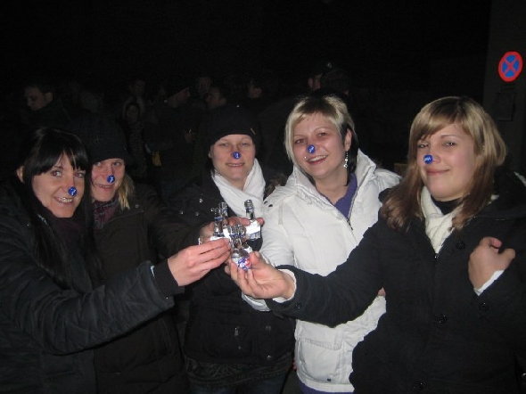 http://www.jormannsdorf.at/ff/bildergalerie/cache/vs_2009_12_31%20Silvester_Photos%20102.jpg
