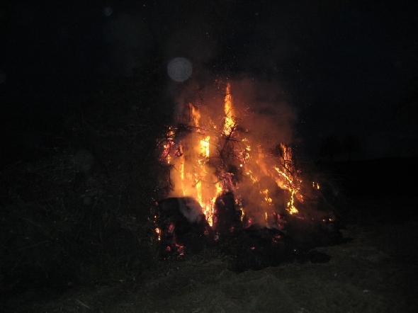 http://www.jormannsdorf.at/ff/bildergalerie/cache/vs_2010_04_03%20Osterfeuer_Photos%20028.jpg