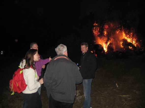 http://www.jormannsdorf.at/ff/bildergalerie/cache/vs_2010_04_03%20Osterfeuer_Photos%20031.jpg