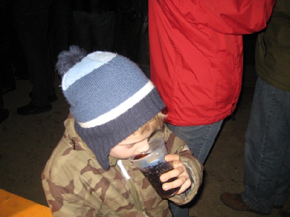 http://www.jormannsdorf.at/ff/bildergalerie/cache/vs_2010_04_03%20Osterfeuer_Photos%20041.jpg