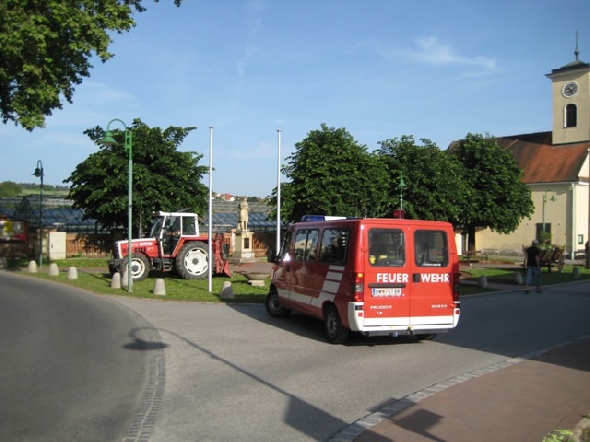 http://www.jormannsdorf.at/ff/bildergalerie/cache/vs_2010_06_11%20Maibaumumschnitt_Photos%20010.jpg