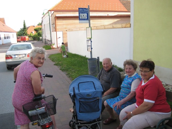 http://www.jormannsdorf.at/ff/bildergalerie/cache/vs_2010_06_11%20Maibaumumschnitt_Photos%20012.jpg