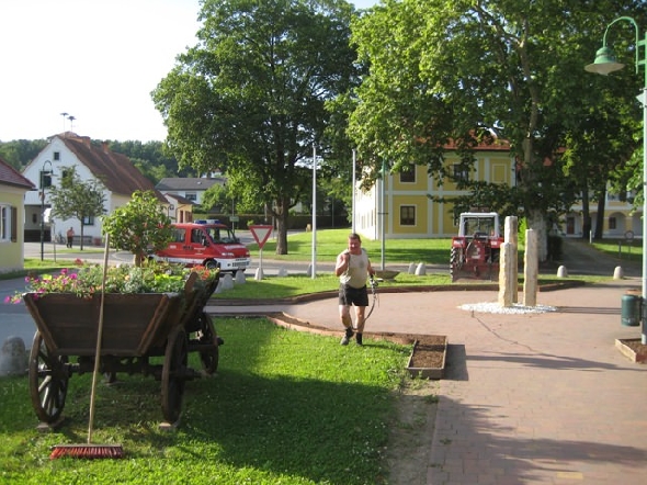 http://www.jormannsdorf.at/ff/bildergalerie/cache/vs_2010_06_11%20Maibaumumschnitt_Photos%20016.jpg
