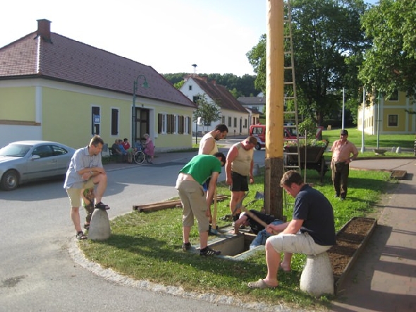 http://www.jormannsdorf.at/ff/bildergalerie/cache/vs_2010_06_11%20Maibaumumschnitt_Photos%20017.jpg