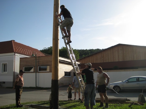 http://www.jormannsdorf.at/ff/bildergalerie/cache/vs_2010_06_11%20Maibaumumschnitt_Photos%20018.jpg