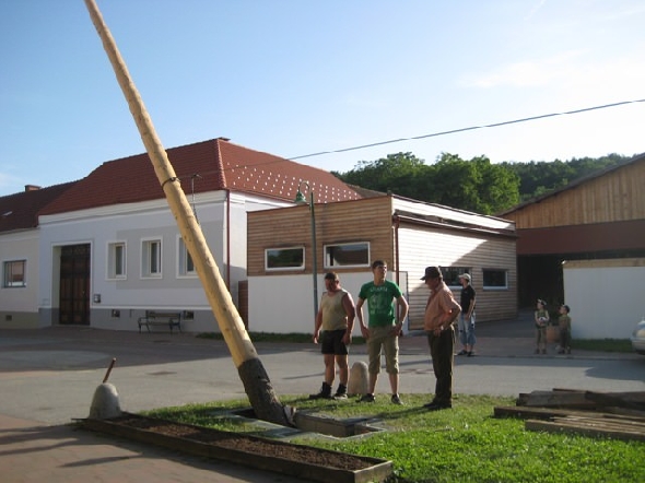 http://www.jormannsdorf.at/ff/bildergalerie/cache/vs_2010_06_11%20Maibaumumschnitt_Photos%20022.jpg