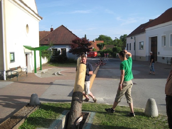 http://www.jormannsdorf.at/ff/bildergalerie/cache/vs_2010_06_11%20Maibaumumschnitt_Photos%20029.jpg