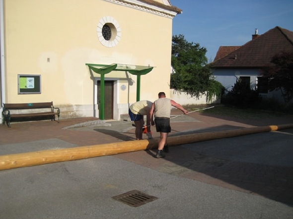 http://www.jormannsdorf.at/ff/bildergalerie/cache/vs_2010_06_11%20Maibaumumschnitt_Photos%20031.jpg