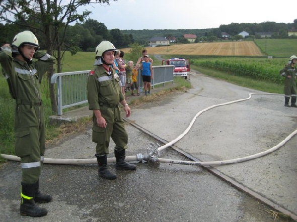 http://www.jormannsdorf.at/ff/bildergalerie/cache/vs_2010_07_23%20Inspizierung_Photos%20067.jpg
