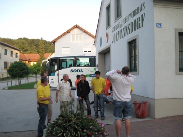 http://www.jormannsdorf.at/ff/bildergalerie/cache/vs_2010_08_21%20Feuerwehr%20Ausflug_Photos%20001.jpg